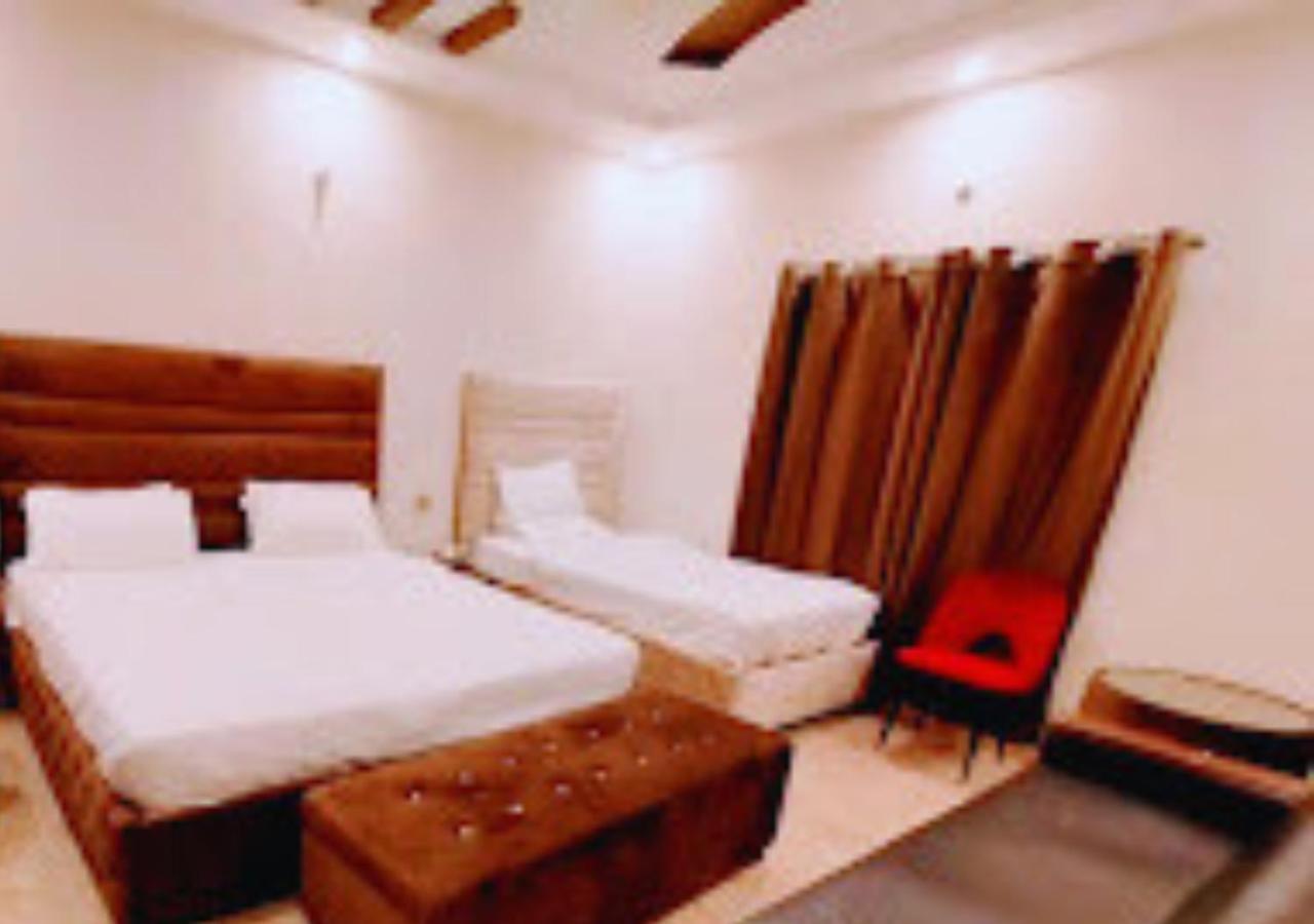 Hotel Day In Emporium ลาฮอร์ ภายนอก รูปภาพ